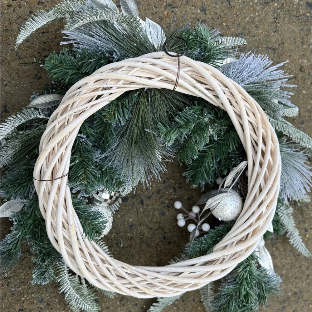 White & Silver Holiday Wreath